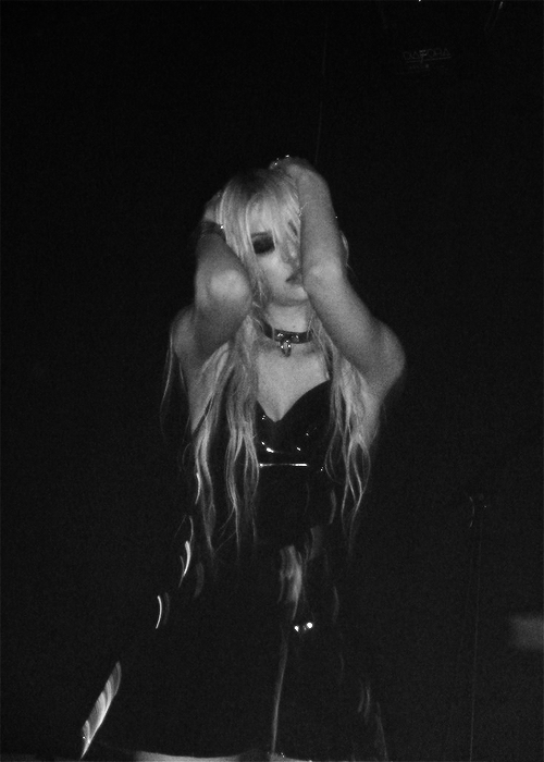 silvanaslie's tweet photo. ㅤㅤㅤJust     tonight     I     will    stay
ㅤㅤㅤAnd  we'll   throw  it  all  away
ㅤㅤㅤWhen the light hits your eyes
ㅤㅤㅤIt's     telling     me    I'm    right
ㅤㅤㅤAnd    if    I,     I    am    through
ㅤㅤㅤThen it's  all because  of  you
ㅤㅤㅤJust tonight https://t.co/Bh3t2CNptG