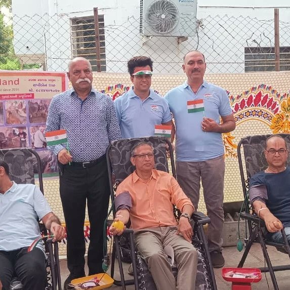 TarunBarotOffi1's tweet photo. પાલડી ખાતે હેલ્પીગહેન્ડ સંસ્થા દ્રારા થેલેસેમીયા ગ્રસ્ત બાળકો માટે ૧૧મા રકતદાન શિબિરનુ આયોજન કર​વામા આવેલ જેમા હાજર રહી રકતદાતામા ઉત્સાહ વધાર્યો.🙏 https://t.co/GO0S7ynSKm