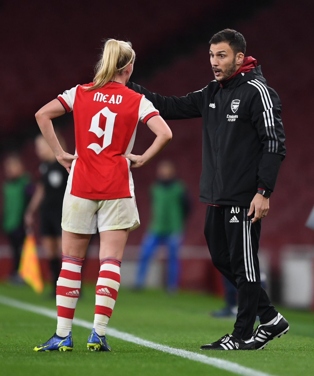 Aaron D'Antino assisterande tränare i Arsenal dam är klar för sommarspecialen. ✅