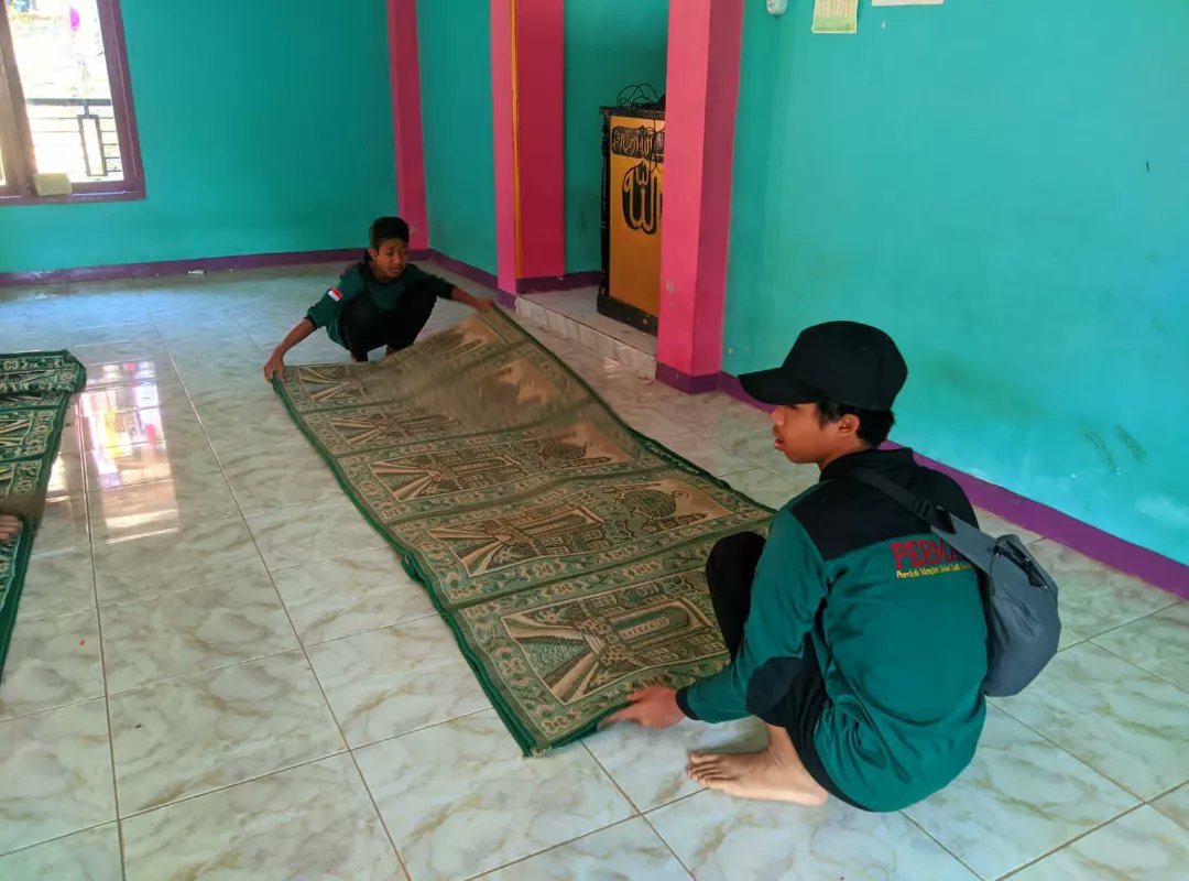 PERMABI_'s tweet photo. #Update_Khidmat PERMABI
Minggu, 13 Agustus 2023

Kegiatan Khidmat PERMABI, bersih-bersih Masjid Ar-Rahman, Kp. Cilebak RT 02 RW 06 Desa Mekarraya, Kec. Kersamanah, Kab. Garut-Jawa Barat.

#khidmatkepadamasyarakat
#gotongroyong
#bersihbersihmasjid

https://t.co/aIvblJFxHL https://t.co/0g6VmFzaGn