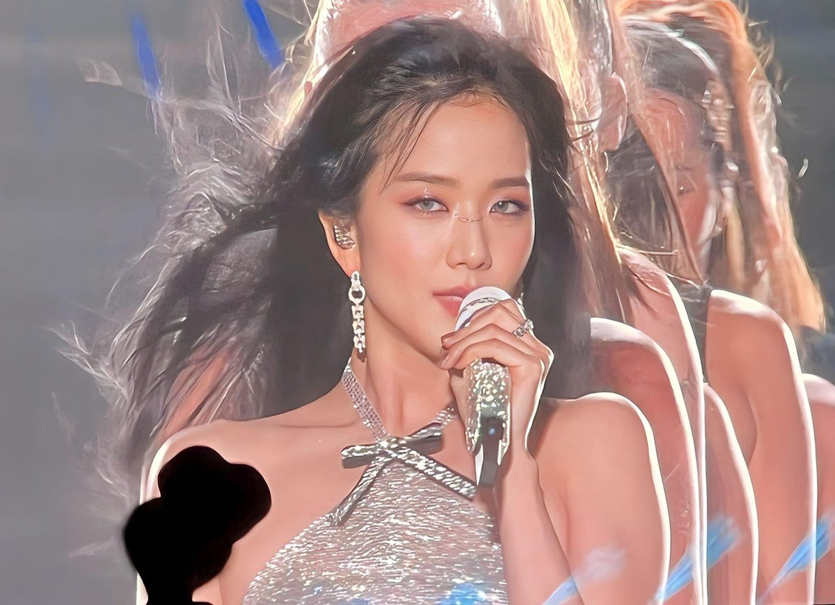 พี่นีซูควรใส่คอนแทคเลนส์แต่งหน้าฉ่ำๆแบบนี้บ่อย ชีเป็นคนที่โครงหน้าชัดและคมมาก แต่งอ่อนๆมันดูไม่มีมิติ ถึงจะให้ลุคดูหวานแต่หน้าชีไม่หวานเบอร์นั้น แต่งเข้มกรีดตาสับๆจะส่งเสริมมาก แล้วใส่ต่างหูเพิ่มพร็อพเข้าไปนะ เริ่ดแบบ300%