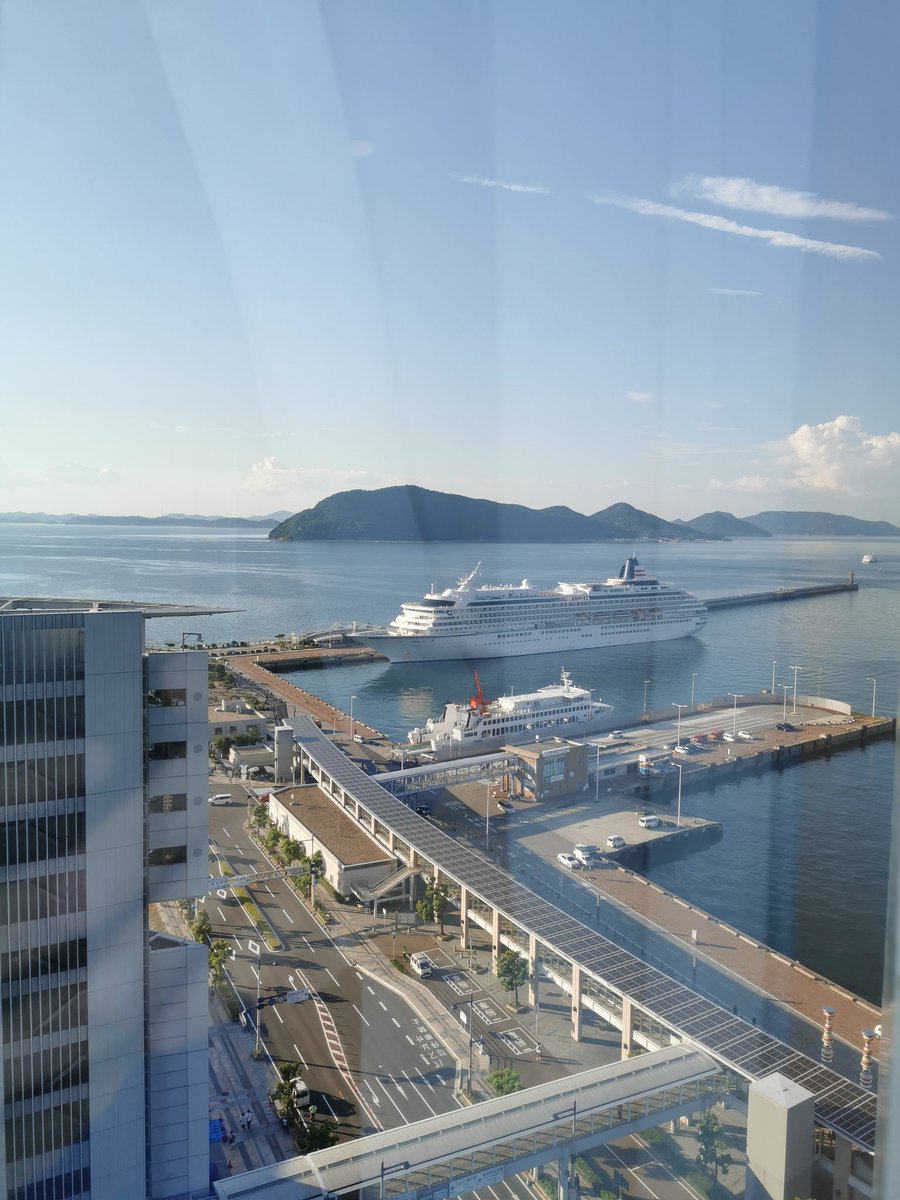 choco042612's tweet photo. 高松花火前の予約で取ってたクレメント高松の部屋から🤭
まだ人は混んでない https://t.co/1ykUktbXso