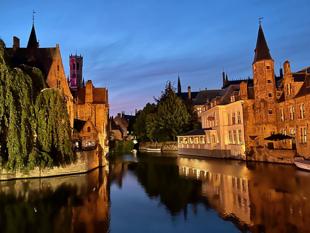 Liverpuliana's tweet photo. Brujas. #desconexión #familytime #yatocaba Para mí, agosto es el mejor mes del año. A todos los que ya ven el curso encima, por favor, disfrutad lo que queda y seguid cargando pilas para poder hacerlo lo mejor posible en el mejor trabajo del mundo #soyprofe ❤️ https://t.co/KEfy5ptXz3