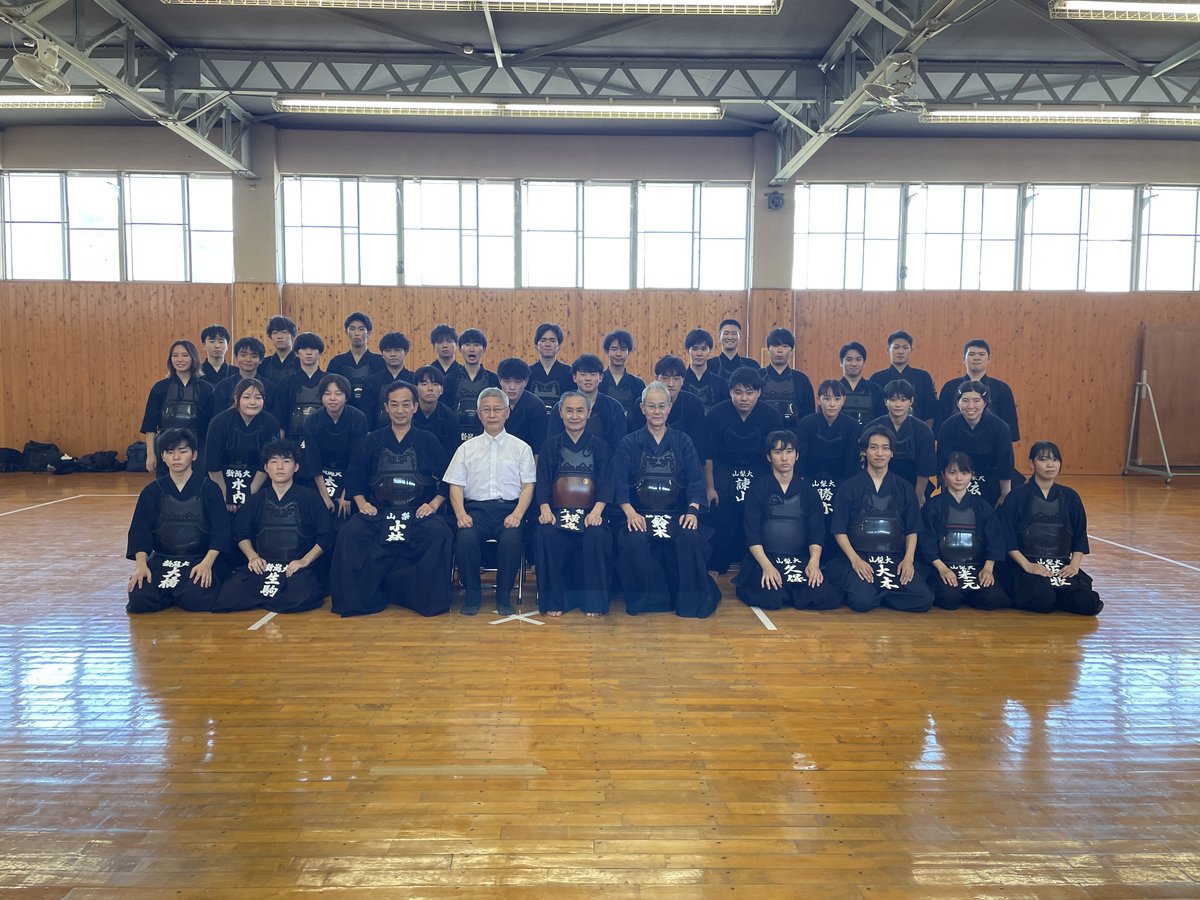 山梨大学剣道部です
先日、新潟大学様と練習試合および合同稽古を行いました。

夏の大会に向け、両校実りのあるとてもいい練習試合が展開されました！

新潟大学様、ありがとうございました！

#新潟大学剣道部
#山梨大学剣道部