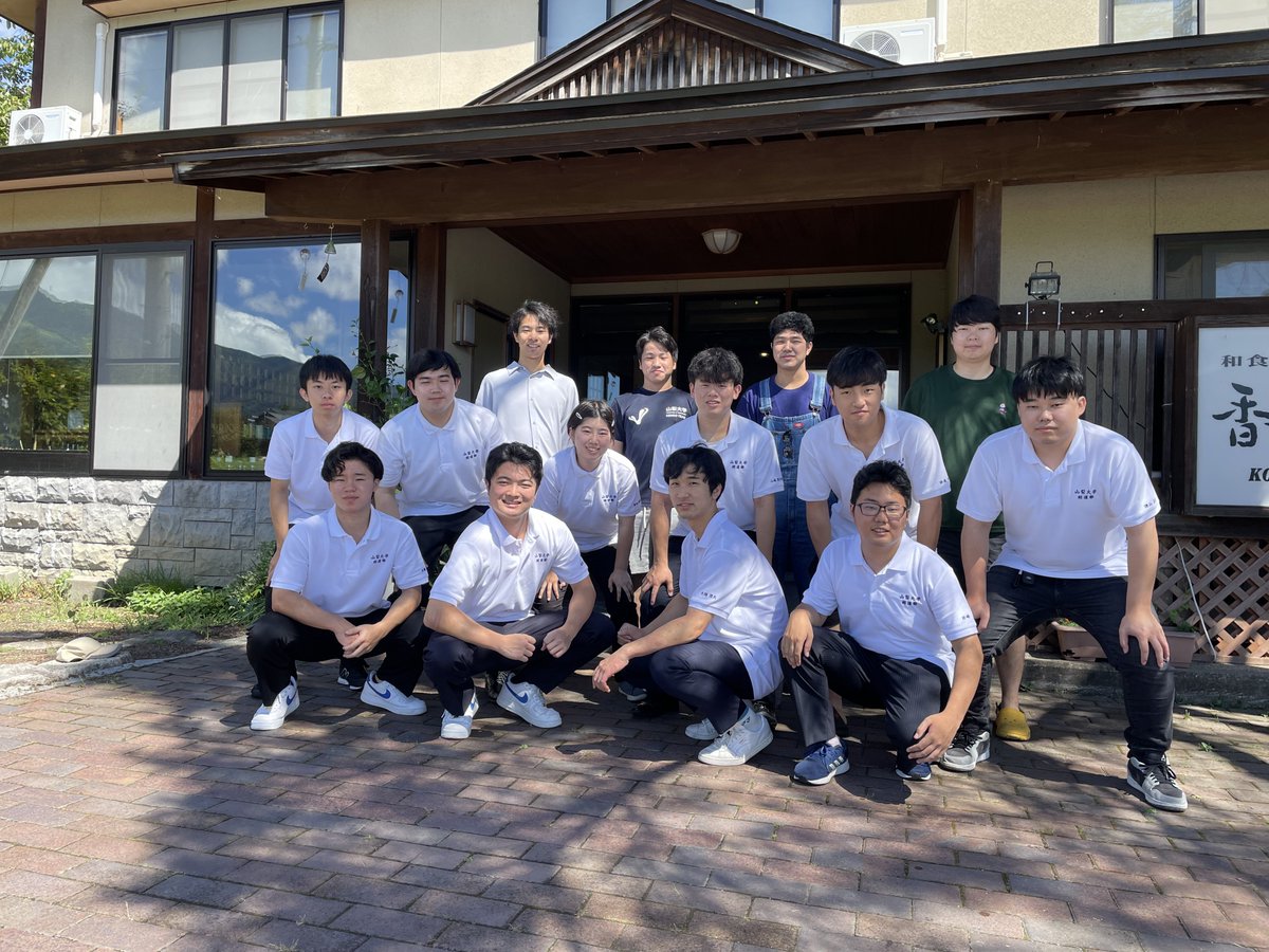 山梨大学剣道部です
8/6~8/10に長野県白馬村にて夏合宿を行いました！
稽古前にそれぞれ個人の課題を考え、その課題を克服するために全力で稽古を行いました！
また、２日目にはOBの先輩方も来てくださり、気迫のこもった充実した稽古を行うことができました！
これからも夏の大会に向けて頑張ります！