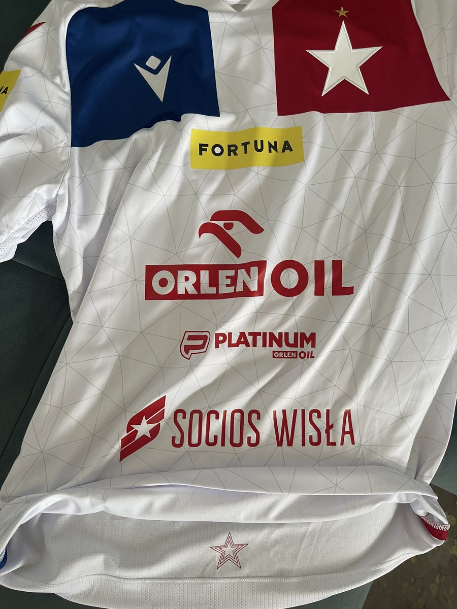 M86Mateusz's tweet photo. #LPU #chwalipost #matchissue 😉 koszulka @WislaKrakowSA przygotowana do spotkań barażowych zeszłego sezonu. KIM Group wszedł na ostatnie mecze na koszulki i chcąc je wyróżnić dodano symbol gwiazdy po wewnętrznej stronie. https://t.co/mhQJFfZeAT