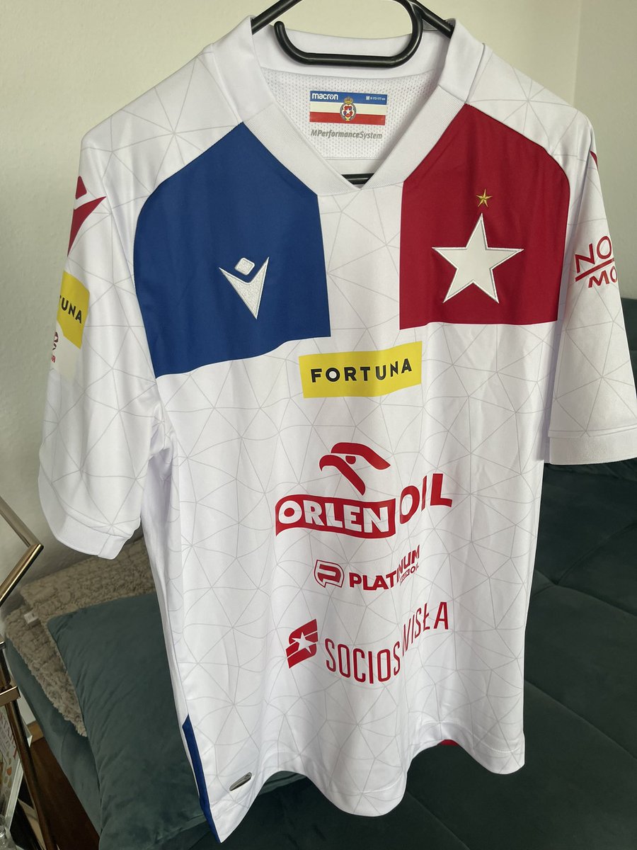 M86Mateusz's tweet photo. #LPU #chwalipost #matchissue 😉 koszulka @WislaKrakowSA przygotowana do spotkań barażowych zeszłego sezonu. KIM Group wszedł na ostatnie mecze na koszulki i chcąc je wyróżnić dodano symbol gwiazdy po wewnętrznej stronie. https://t.co/mhQJFfZeAT
