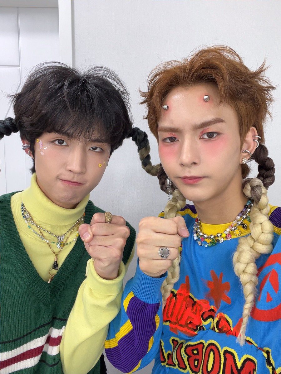 XH_official tweet picture