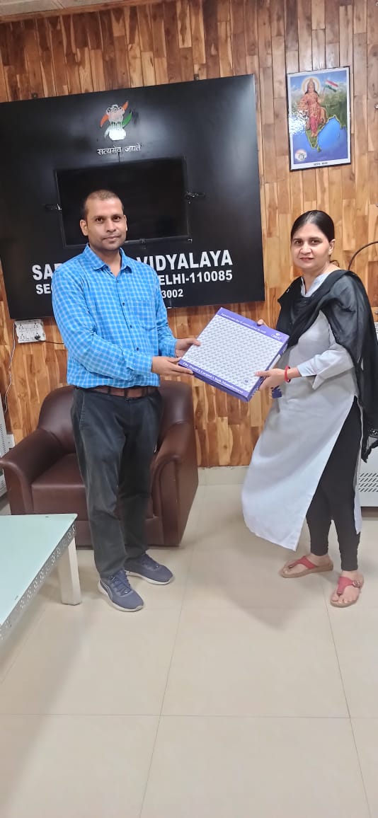 DIETPitampura's tweet photo. #Volunteer Mr.Girish Kumar contributed Wall Clocks to 55 students of Class 8th at SARVODAYA CO-ED VIDYALAYA SECTOR-3, ROHINI-110085 (1413002)
HoS:Dr. Arvind kumar 
UDISE No.:07010104502
District:NW B
@vidyanjali_edu @VidyanjaliDelhi @Pardeep76966352 @Dir_Education @drmanishadiet https://t.co/cMXgbPYYTN