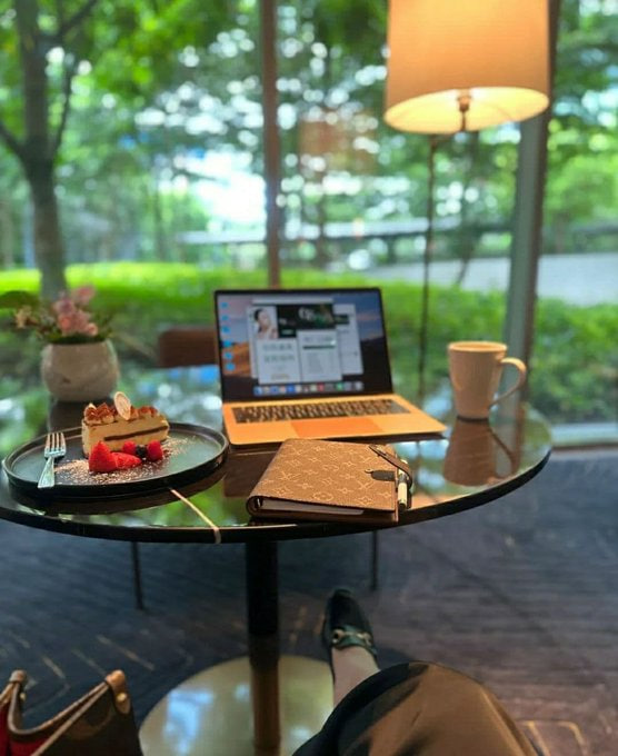 The days slip by unnoticed.