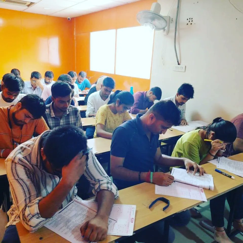 PERFECTIONIAS's tweet photo. नव प्रयास - A Test series for 69th BPSC Prelims
👉 Glimpse of full length test at offline centres of Delhi, Patna, Muzaffarpur & Purnea
👉 For ADMISSIONS: Visit https://t.co/y7Pm52exl3 or call : 9155090871, 9155087930, 8271411177, 8340325079.
.
.
.
#bpsc #prelimstest https://t.co/GS5ws4x1cf