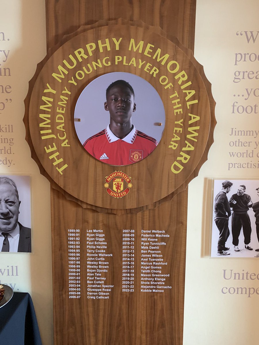 MUSCCI225's tweet photo. Kobbie Mainoo a remporté le Trophée Jimmy Murphy désignant le Joueur de l’Année de l’Académie pour saison la 2022/2023. 

#MUSCCI🇨🇮 https://t.co/fbUqB0FfV9