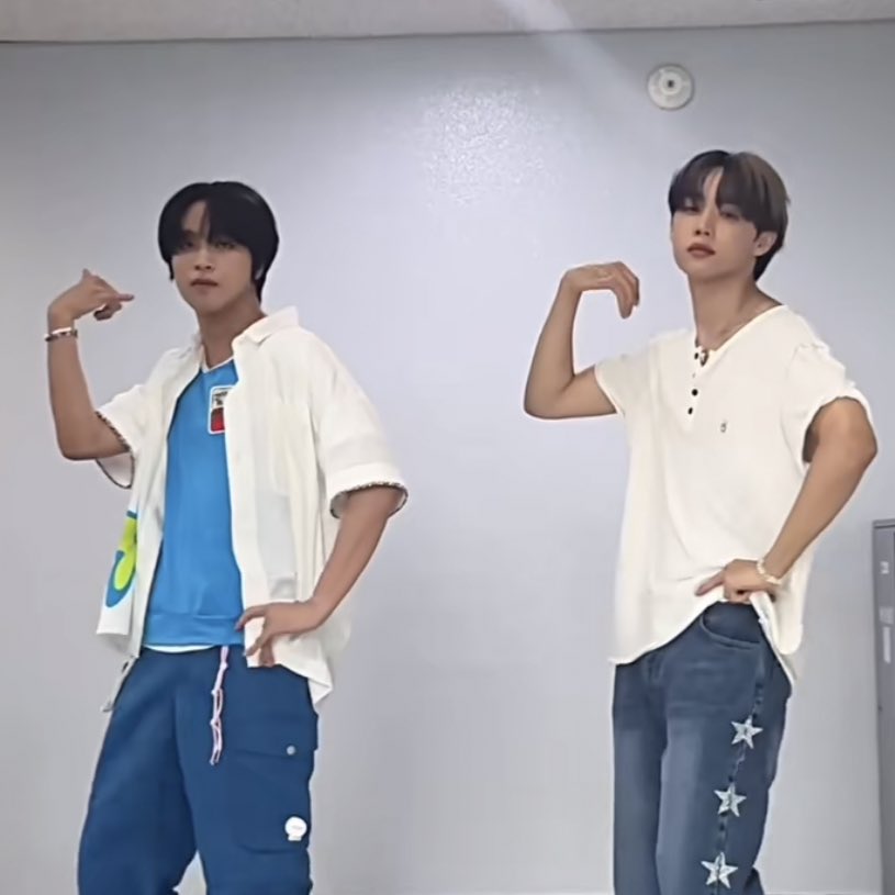 kogumahaechan's tweet photo. THE TWINS ARE TWINNING https://t.co/qq6KEiY1yP