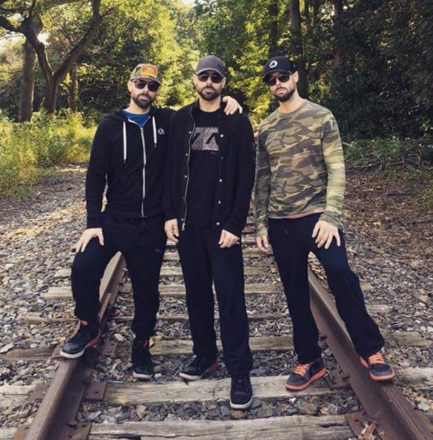 CouncilWorldwi1's tweet photo. Winners are not those who never fail but those who never quit!! @council_band #artist #brothers #trend #people_in_nature #explore  #sunglasses #fyp  #team #music #sundayvibes #like  #newyork #style #Motivation #quote #support https://t.co/NDw7yNvNNf