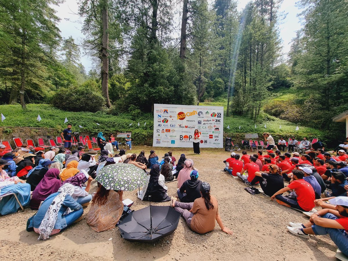 MillionSmilesPK's tweet photo. Ms. Ammara Batool, Head of Business Development, @JazzCash sharing her life journey and talking about how you can grow your business !

Pakistan's Largest Youth Leadership Bootcamp this August 14th  - Trek Venture 4.0 presented by Jazzcash.

#TrekVenture #leadershipcamp https://t.co/MGUUR79Bqp