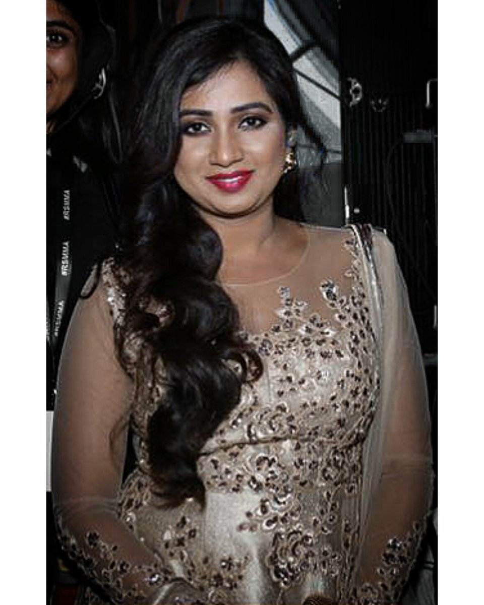 No other faces.. I only focus on Shreya Ghoshal 😍 A smile which makes people hard to skip but to adore  🥰 

#shreyaghoshal #threequeens #fanofthreequeens