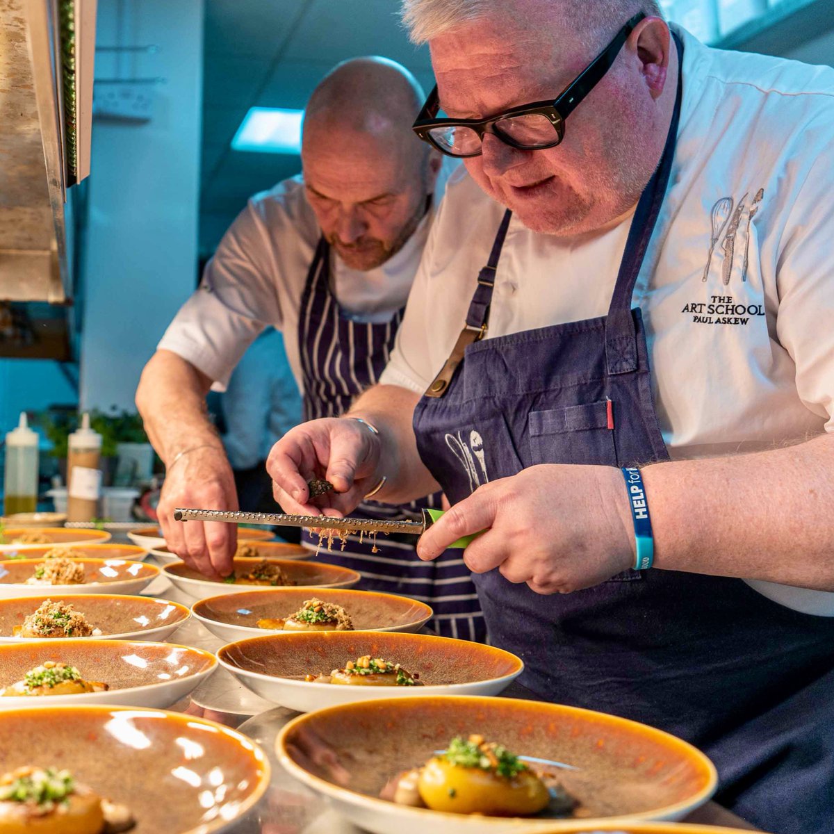 Chef's doing what they do best📸 @porkyaskew and <a href="/simonrim/">simonrimmer</a> in action at The Art School Restaurant🙌 

Keep your eye out for future events and fun at The Art School...!🍾 1️⃣0️⃣

#guestchef #theartschool #liverpoolfood #finedining