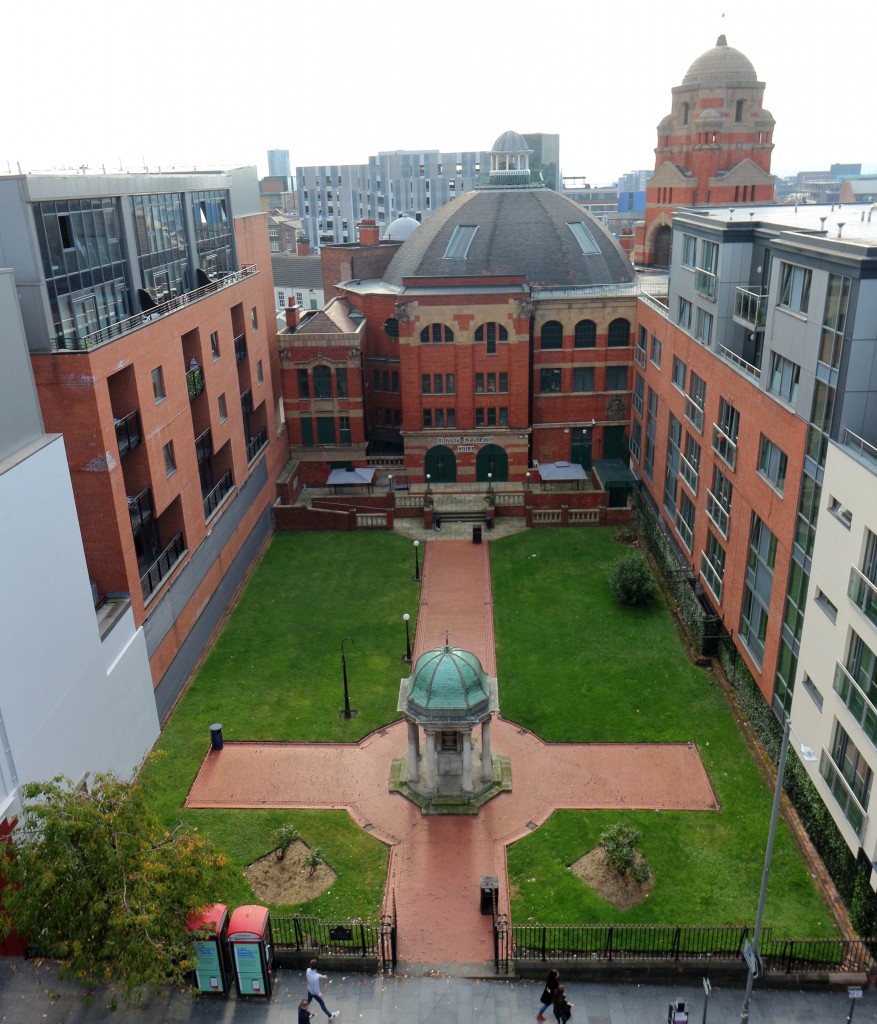 JohnnieMaguire's tweet image. Interested in  @friendsofroscoe Gardens?  
Find out about plans for this green space in the city?

Sat 19th Aug, 11-4pm

Come along for a fun activity open day,
 
- Heritage tours 
- BEE Hive demonstrations
- Shadow Puppet workshops

Roscoe Gardens, 
Mount Pleasant, L3 5UZ