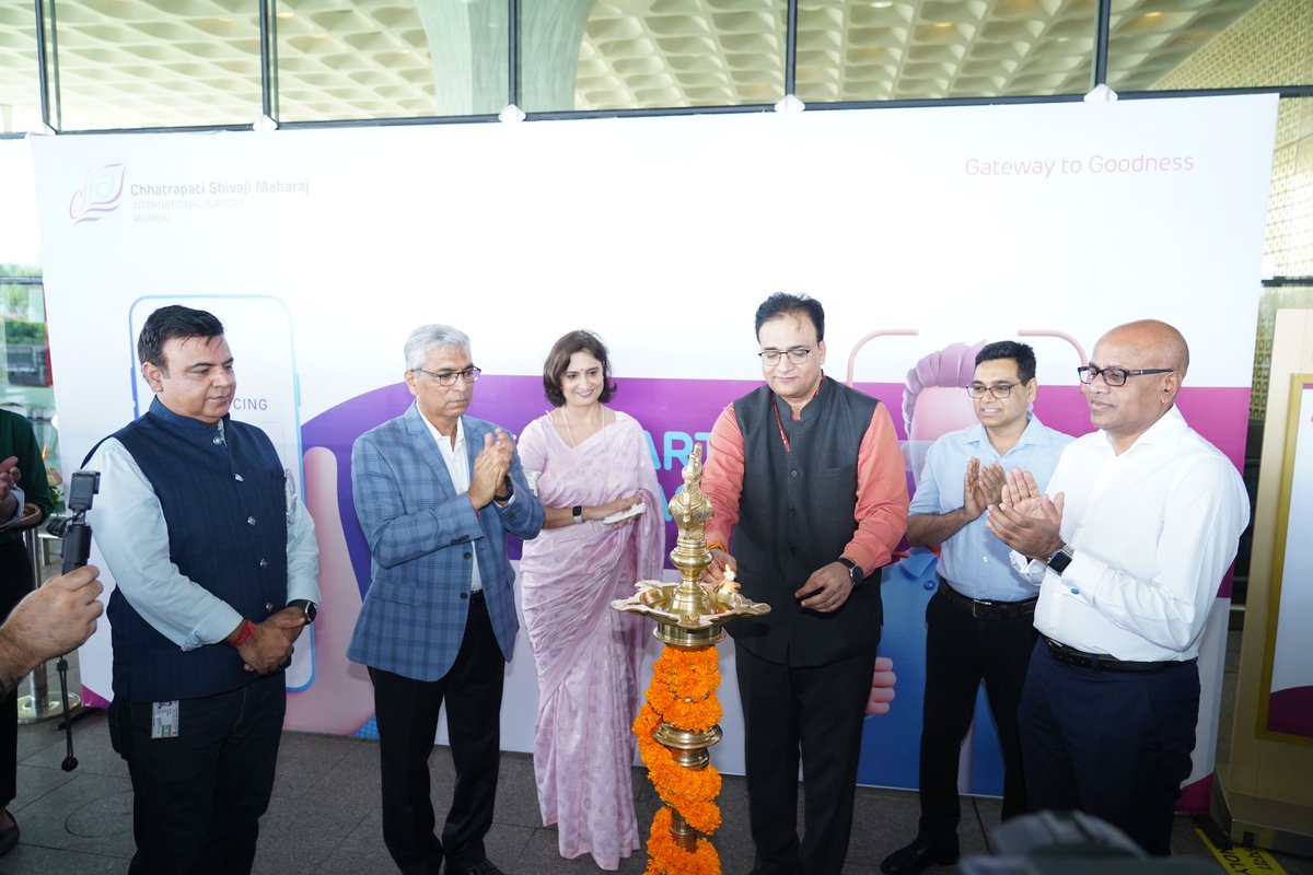 CSMIA_Official's tweet photo. The Future of Travel is here. Bringing transformational technology and a seamless airport experience, the soft launch of #DigiYatra took place at #MumbaiAirport, Terminal 2, Gate 2 by Shri Pramod Kumar Thakur, DDG (Deputy Director General)- Ministry of Civil Aviation. https://t.co/yj7Aj7ksjq