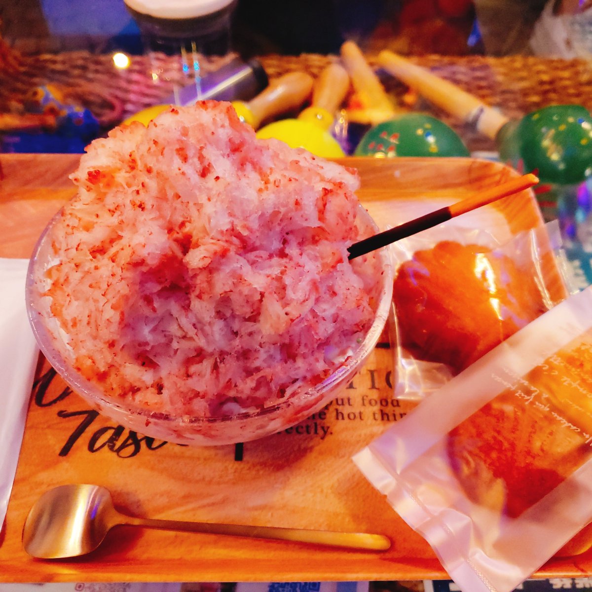 nagisa_1457's tweet photo. 梅酒組とあふろやにて合流\( *´꒳`*)/

蒼ちゃんにお菓子もらたー♡

#AFROYA
#nicolabo
#いちごけずり 
@hotaru678 https://t.co/FkNS2IFVpw