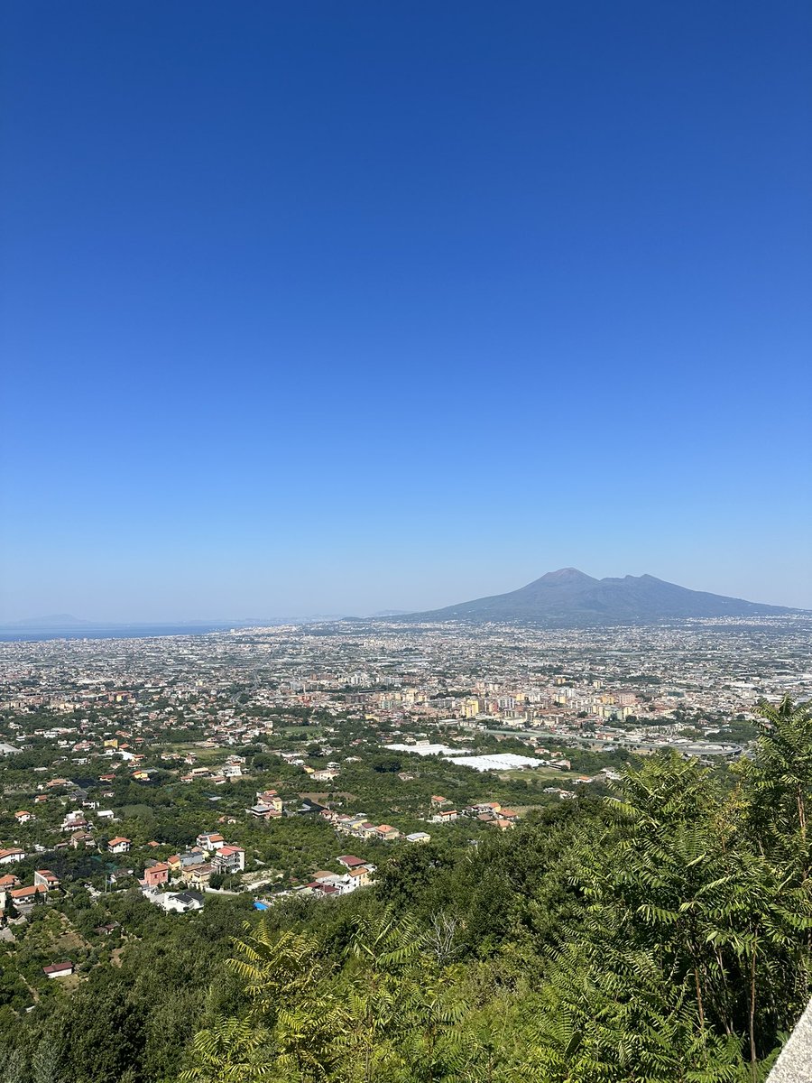 Nicola9624's tweet photo. Buongiorno a tutti 🏞️
#vesuvio #costieraamalfitana #napoli #salerno #corbara https://t.co/WCMYQodYmM