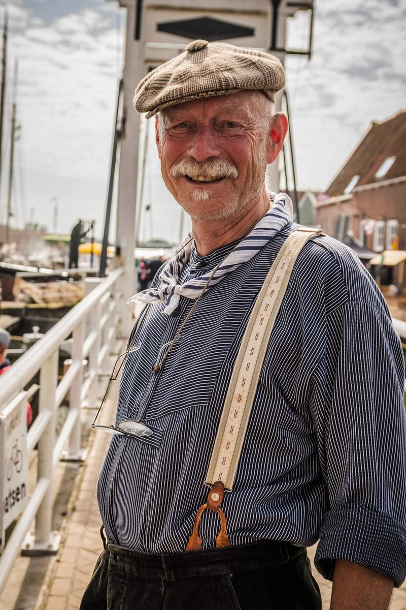 Lienepien64's tweet photo. Afgelopen vrijdag naar de Monnickemdamse visdagen geweest. Toerust in eigen regio.
Last Friday we went to Monnickendam, toeristische in own region.
@VVMonnickendam
@Monnickendam
#portrets
#dutch
#visitthenetherlands https://t.co/NyGNP9cBGP