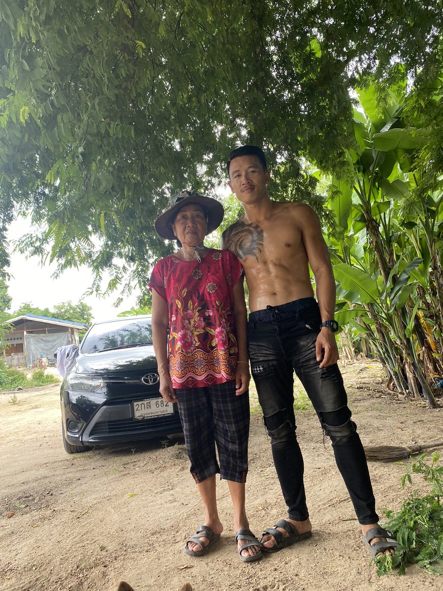 CuyPra28229's tweet photo. โคตรอิจฉาแม่ตัวเองเลย ที่มีลูกชายหล่อแบบเรา😅😅
#พิษณุโลก https://t.co/lgi5cLyVqs