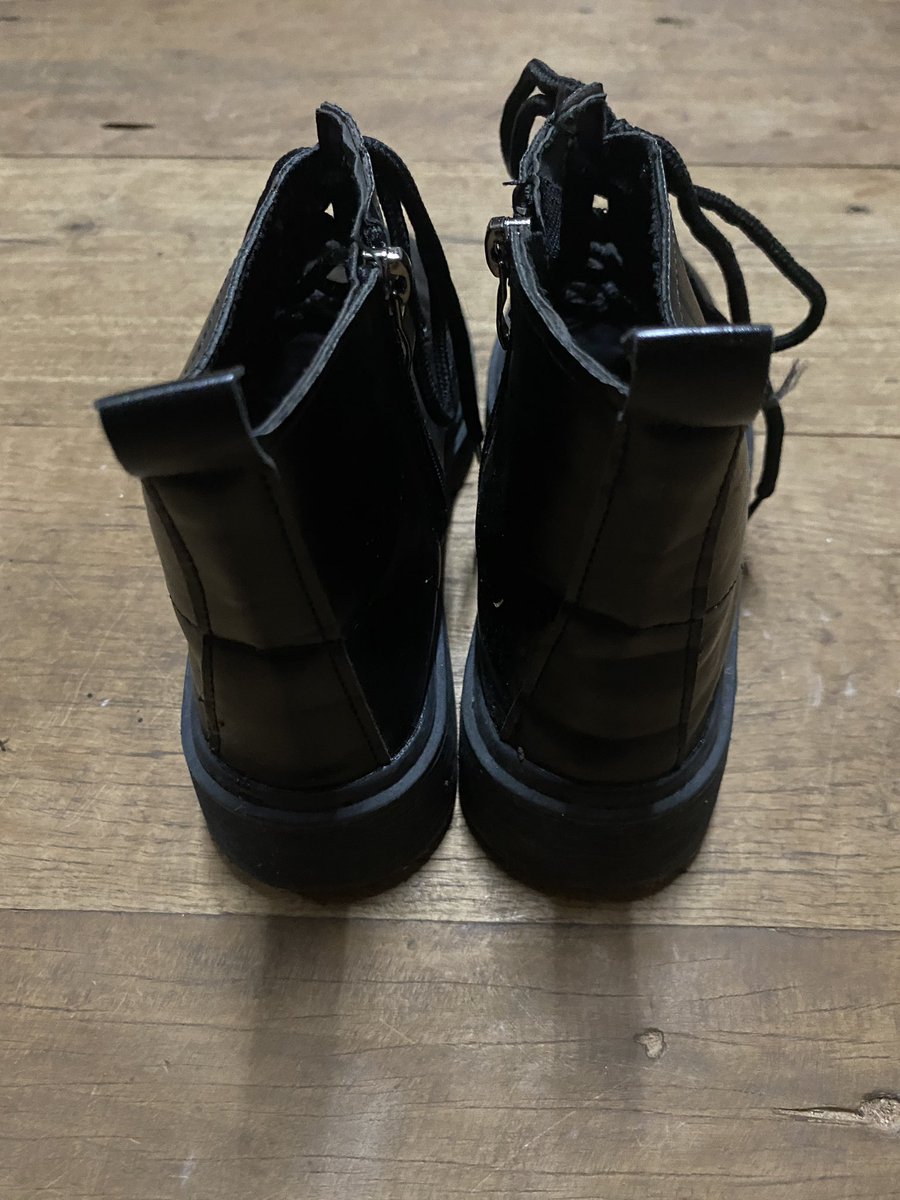 su_preemlukr's tweet photo. ส่งต่อรองเท้าꕀ˚ ༘
Size : 36-37 
Price : 160฿ รส
- พร้อมโอนลดได้นะคะสนใจสอบถามก่อนได้นะ

#ส่งต่อ #ส่งต่อเสื้อผ้า #ส่งต่อรองเท้า 
#ส่งต่อรองเท้ามือสอง #รองเท้ามือสอง #รองเท้ามือสองของแท้ #ส่งต่อรองเท้าหนัง
#ส่งต่อเสื้อหา #ส่งต่อเสื้อผ้ามือสอง https://t.co/AOAtHbIBt2