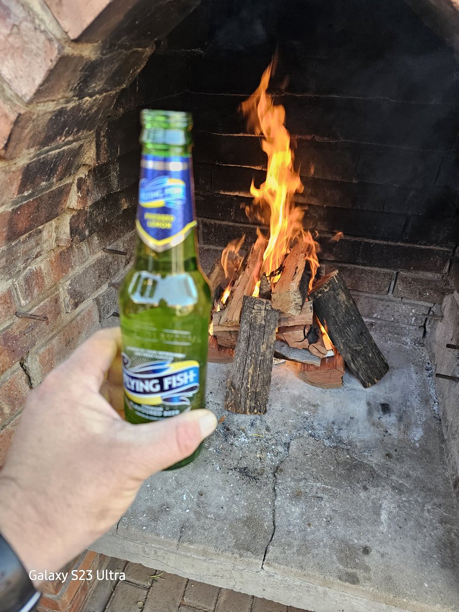 cornedupreez1's tweet photo. Ek moet vir ń slag braai,as ek in #Bloemfontein is!🤪 #cheers🍺 #LayedBackSunday https://t.co/SIMA4sb1Ko
