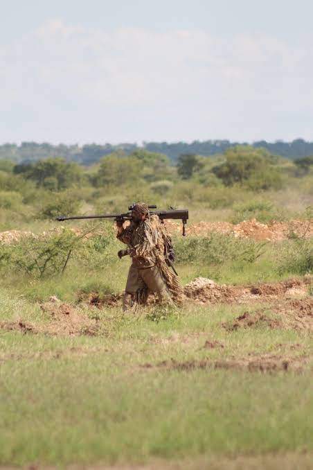 AfricaFactsZone's tweet photo. A South African Special Forces Officer has the world's 7th longest sniper kill (2.125 km, August 2013).

He used a South African made Denel NTW-20 anti-material rifle in its 14.5 mm configuration to take out 6 M23 rebels in a day in DR Congo.

Only 8% of people pass the training. https://t.co/9Y3Q5wdlE0