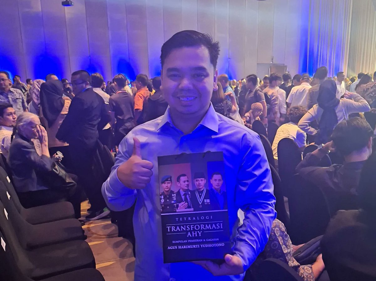 DodiSetiawan111's tweet photo. 10 Agustus 2023 Peluncuran Buku tetralogi Tranformasi AHY. https://t.co/bWwQc75uv2