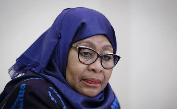 Mliojivunia <a href="/SuluhuSamia/">Samia Suluhu</a> kuwa rais kwa sababu ni 
👉🏽 mwanamke
👉🏽mzanzibari
👉🏽 mwislamu 
na si kwa sababu alistahili na ana uwezo kama kiongozi;
Mjiandae kupokea lawama kuwa kutokana na utendaji mbovu wa Samia wafuatao hawafai uongozi
👉🏽wanawake
👉🏽 wazanzibari
👉🏽 waislamu
Hizi