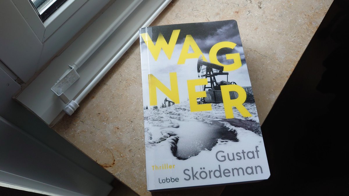 Gustaf Skördemann - Wagner
(Teil 3 der Trilogie)

Schon aus weiter Entfernung sah man, zu welcher Sorte sie gehörten, die beiden groß gewachsenen Männer mit ihren Fernsteuerungen.

#Buchbeginn <a href="/Buchbeginn/">#Buchbeginn</a> 📚
