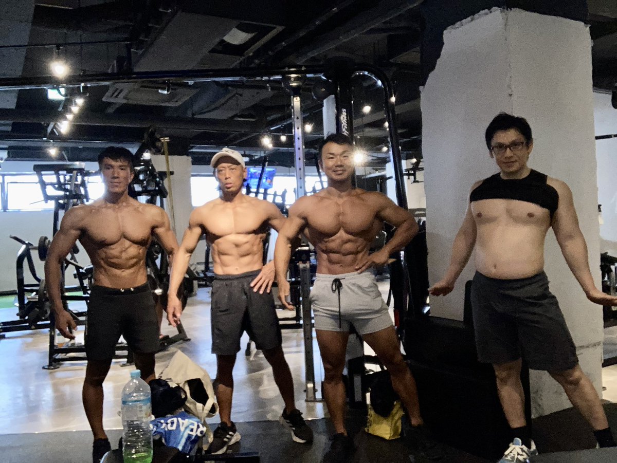 muscle_0905's tweet photo. 本日は9時から６時間弱食わずでトレーニングジャンキーたちと耐久トレーニング

流石に疲れたぁ
@salamaccho 
@keitaroufitness 
@GmlhdXsXlZUt3cE https://t.co/Vy19L82d8w