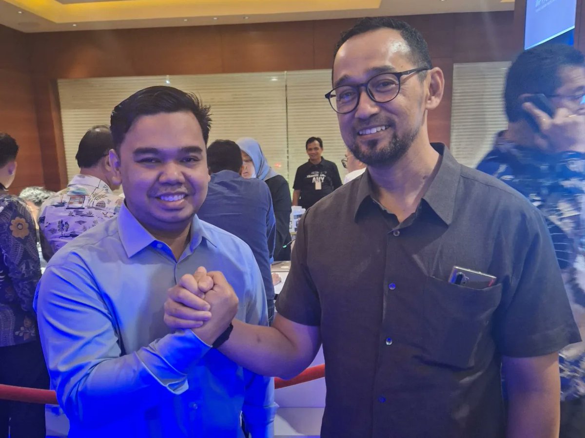 DodiSetiawan111's tweet photo. Bersama mas @RicKY_KCh diacara peluncuran buku mas ahy. https://t.co/ZjoSL2Gxi6