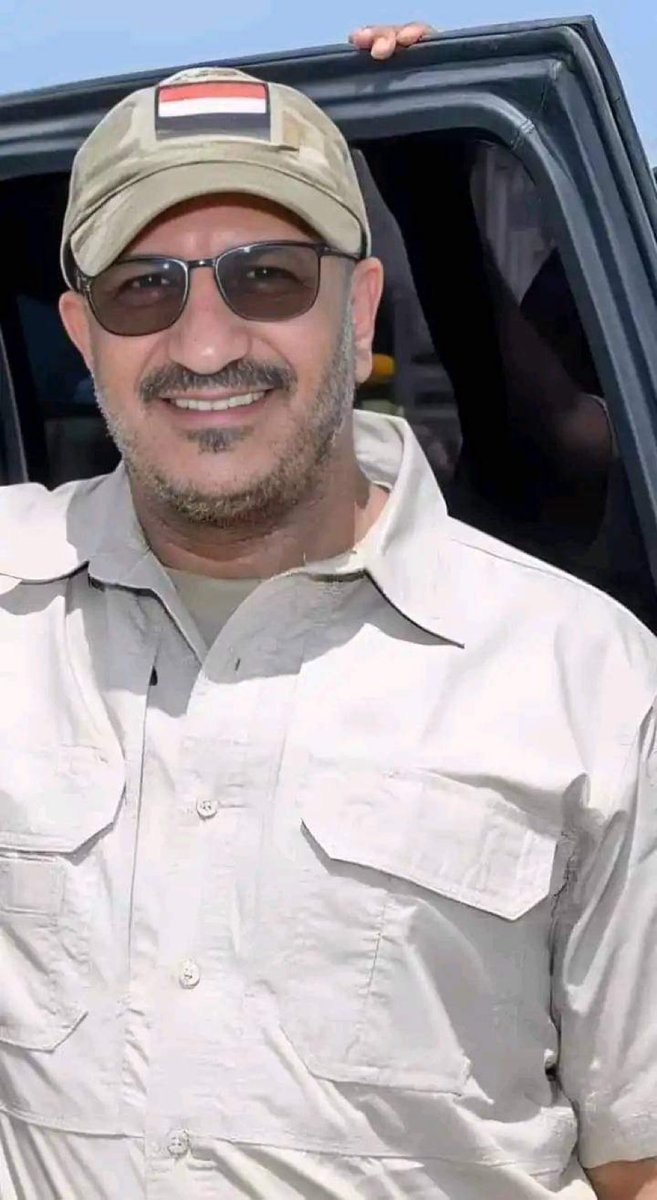 طارق عفاش هو الأخطر سياسياً
لم يبدا ولم يدخل الحرب حتى الان 
لماذا محافطاً على جنوده 
منتظر التصفيات النهائية والمعركه الفاصلة آلتي قد تكون بين الجنوبيين وجماعة الحوثي والاخوان 
ثم يدخلون صنعاء ومأرب هو وجنوده بسلاماً أمنين