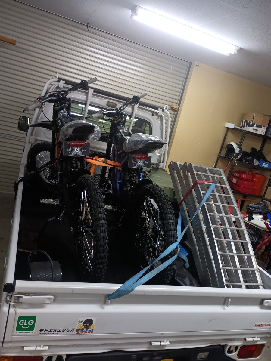 Ural_Hiroshima2's tweet image. 明日納車の　#Surron　#LightBee　と　、#ガレージ　と　#サンバートラック。