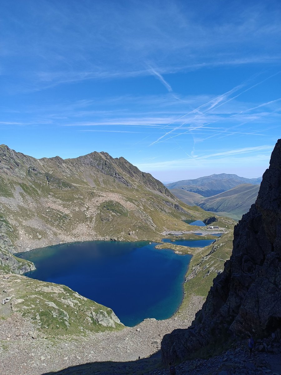 carcercor's tweet photo. Llegando hasta arriba del valle de Benasque, con el Portillón haciendo de frontera entre 🇨🇵y🇪🇸.

- Vistas desde Francia al pico Salvaguardia 2736m  y Pico de la Mina 2708m.
- Increíble el reflejo del Lac du Boum.
-Lac de la Montagnette 

@meteobenas
@Benasque_ https://t.co/qq0KnSXuVq