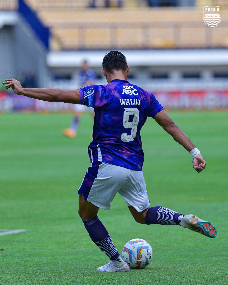 persib's tweet photo. Pantang menyerah. Tuntaskan dengan menang, #PERSIB ✊

#PERSIBDAY https://t.co/Ru4TQ1W6J8