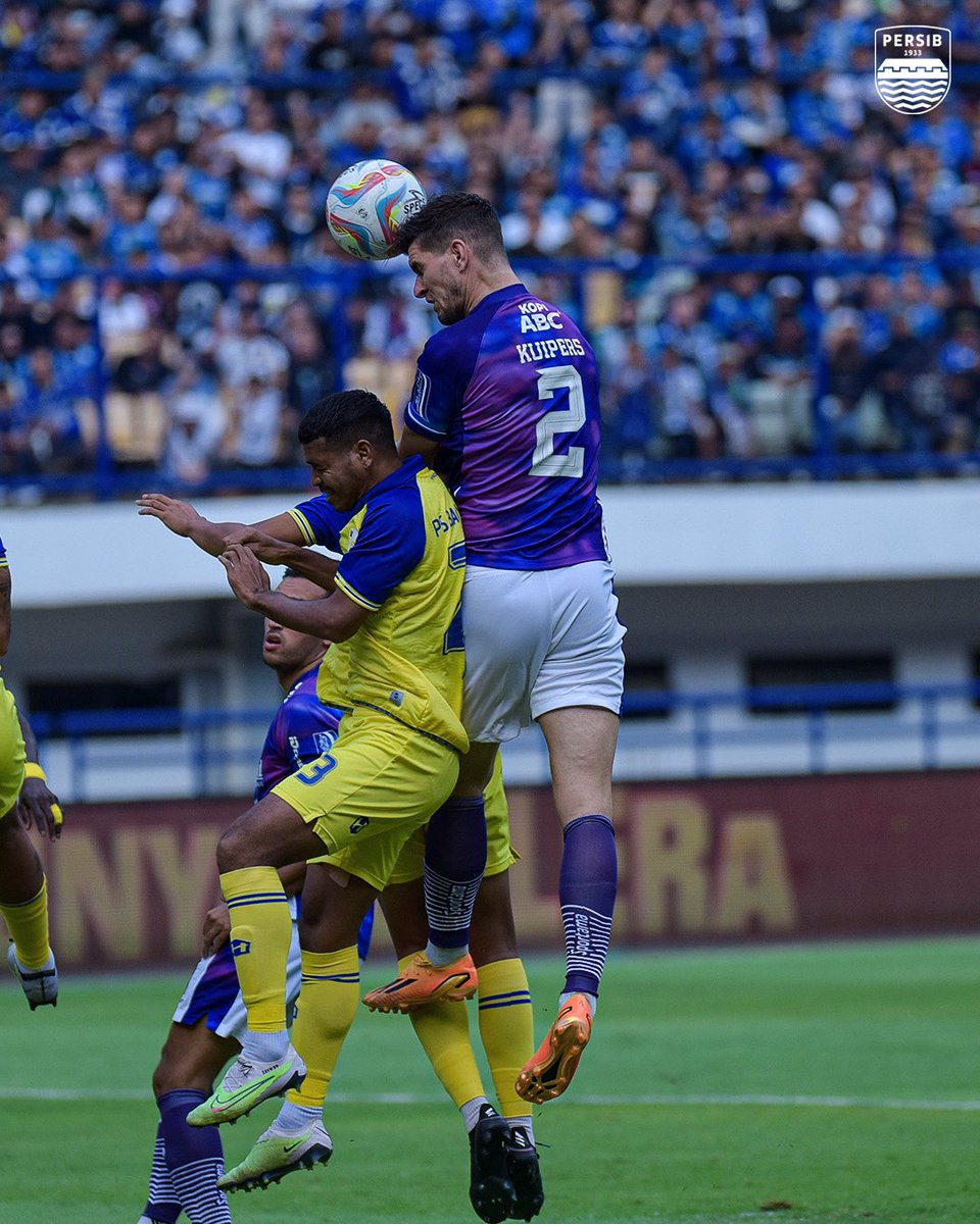 persib's tweet photo. Pantang menyerah. Tuntaskan dengan menang, #PERSIB ✊

#PERSIBDAY https://t.co/Ru4TQ1W6J8
