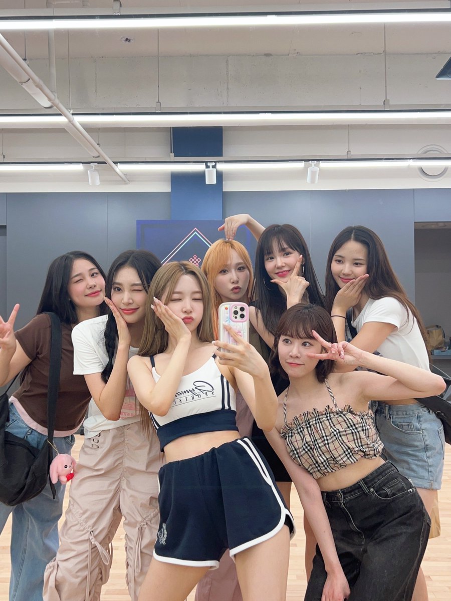 VhanchyRCPC's tweet photo. 💛🐬︱아이두우우❤️
︱🔗 (https://t.co/P1qEf2nhfP)
#RocketPunch #로켓펀치 #Yeonhee #연희 #QueendomPuzzle #퀸덤퍼즐 https://t.co/qqVFpix97Q