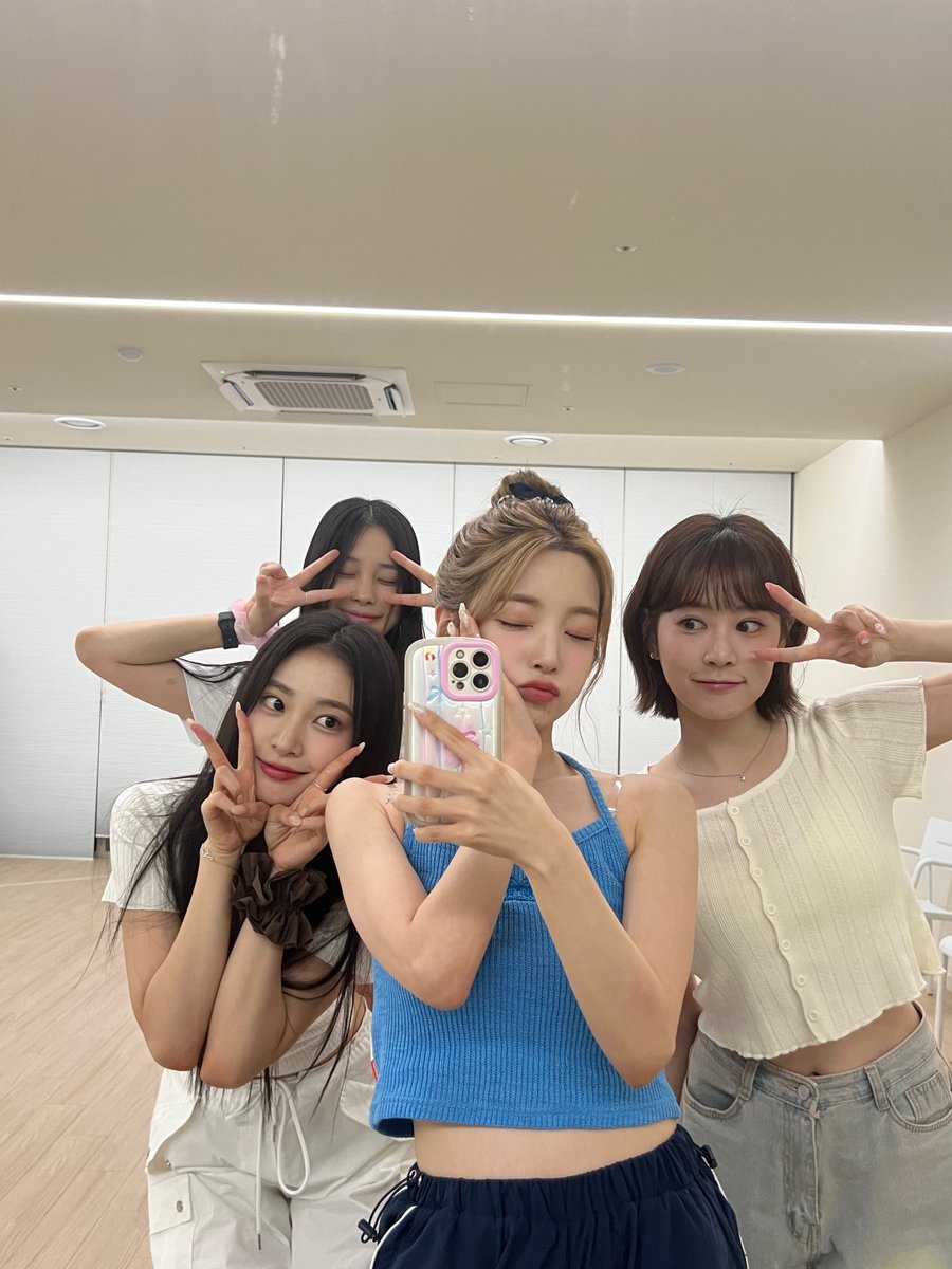 VhanchyRCPC's tweet photo. 💛🐬︱아이두우우❤️
︱🔗 (https://t.co/P1qEf2nhfP)
#RocketPunch #로켓펀치 #Yeonhee #연희 #QueendomPuzzle #퀸덤퍼즐 https://t.co/qqVFpix97Q