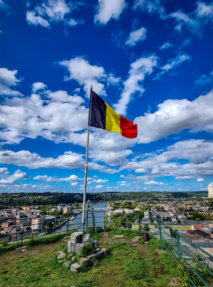 GeoffCphoto's tweet photo. Huy - Belgium 🇧🇪
View from the roof of the fortress of Huy

#Belgium #Belgique #Views #view #Sky #bluesky #photography #photooftheday #meuse #photograghy #photographer #meteor #Tourisme #tourism https://t.co/WYj1KrPLIK