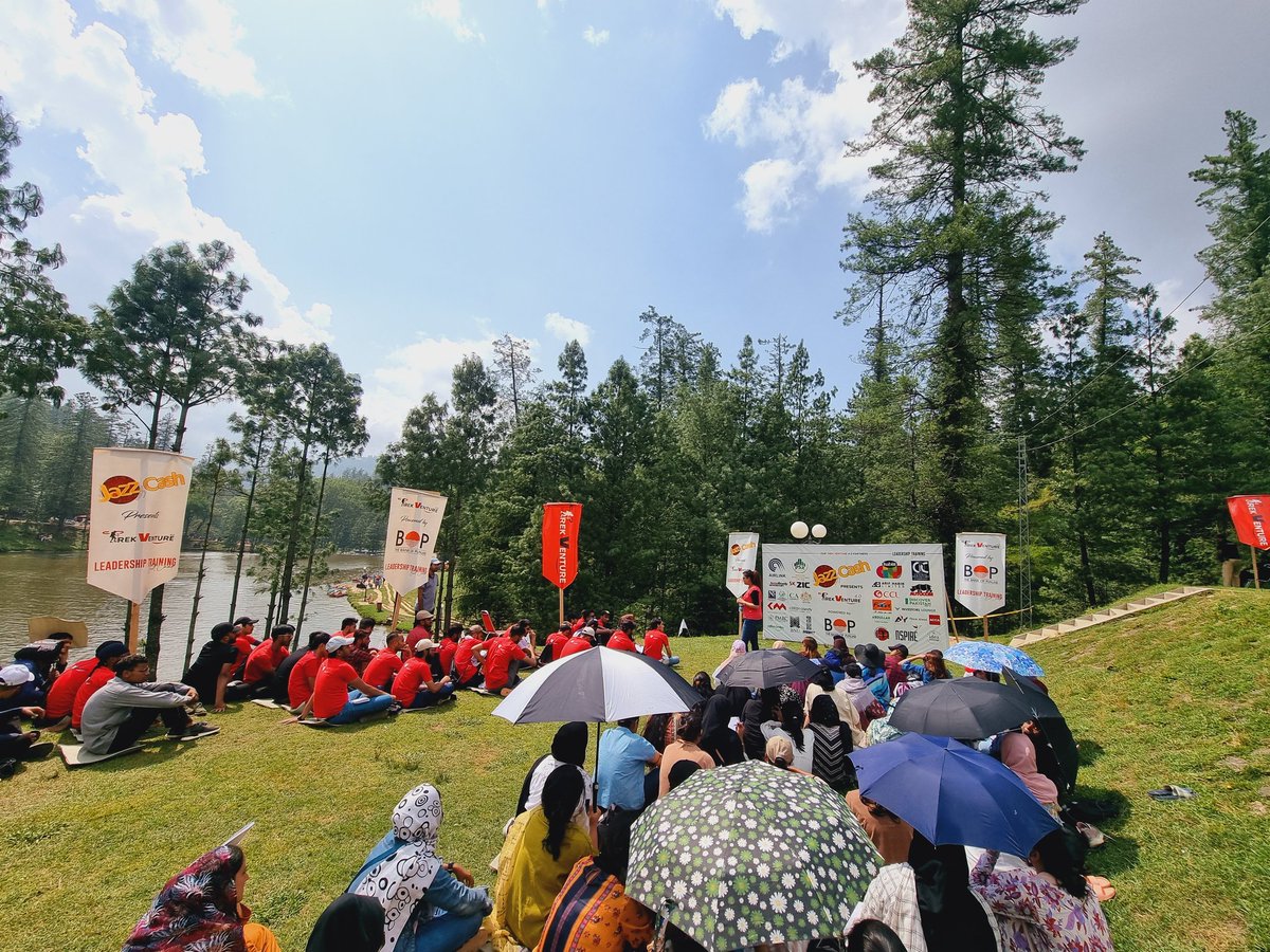 MillionSmilesPK's tweet photo. Ms. Anum Khalid, Expert Customer Ops Training, Jazzcash interacting with youth about Growth Mindset &amp; how youth can be consistent in their life.

Pakistan's Largest Youth Leadership Bootcamp this August 14th - Trek Venture 4.0 presented by Jazzcash.

#TrekVenture #leadershipcamp https://t.co/WaIVjouEeA