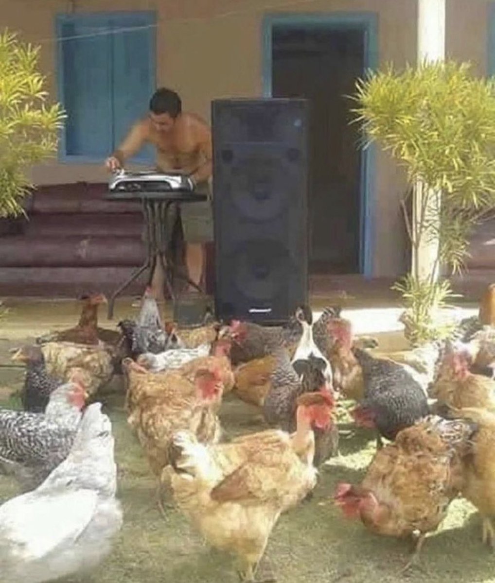 This pic makes me miss chiptune gigs.