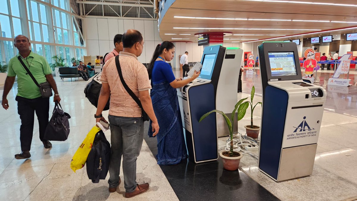 aaiagtairport's tweet photo. Airport is not a place to remain Confused or Clueless! We have a great team of Friendly & Energetic staff in our 'May I Help You' contingent. Once you enter our Terminal, they are always at your Service.
Please help us to Help you!
#Airports #MayIHelp #Passenger #Facilitation https://t.co/tIAlgMxJvw