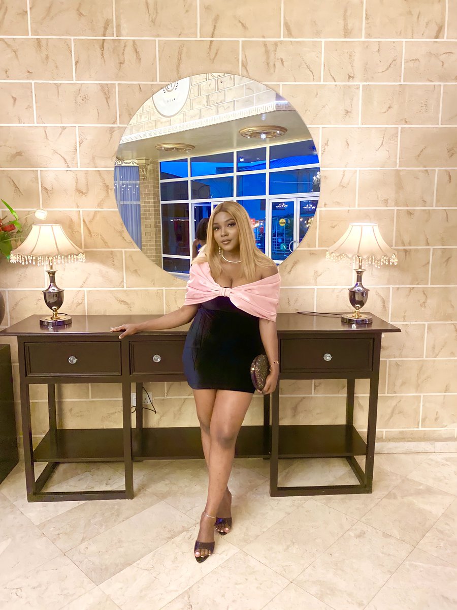 mideshugaa's tweet photo. BRUNCH WITH YOUR GIRLIES 💃

HOW ARE YOU SHOWING UP 🥰 https://t.co/UFqYfhhDIR
