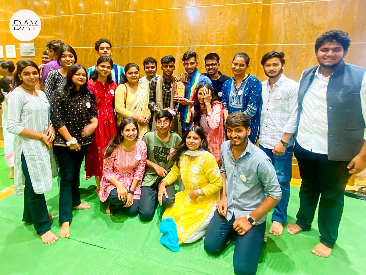 DAYfoundat008's tweet photo. D.A.Y foundation gained commendation for social work by ministers and Jain samaj✨💗
Kudos to our team❤
#dayfoundation #npo #jabalpur #helpinghand #nonprofit #felicitation #society #DAY #Developmentandyouth https://t.co/ILqnFDJYoV