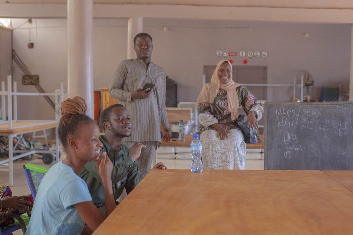 #DigitalLiteracy

Le #Digital au service de la communauté ! ce weekend la team <a href="/DigitalNiger/">Digital Niger</a> a rencontrée les jeunes du centre CSEN pour une session d'échange sur la cyber-hygiène, les réseaux sociaux et la sécurité en ligne.
#numérique #digitalskills #youth #education  #learn