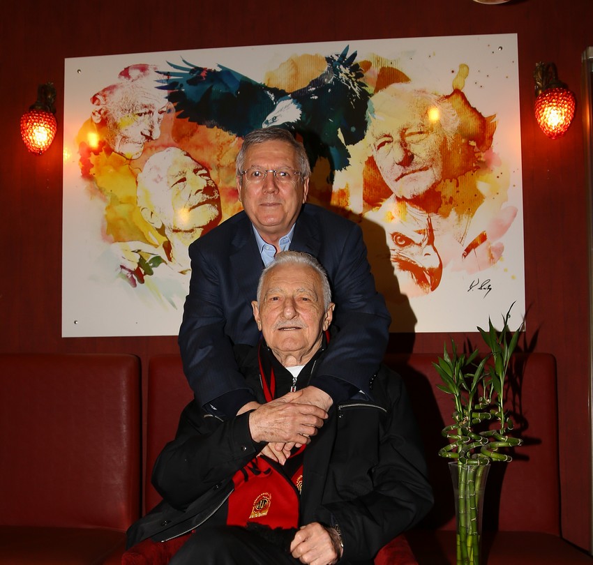 Birisi, Abhazların kurduğuveAbhazların manevi takımı <a href="/Besiktas/">Beşiktaş JK</a>'ın efsane başkanı Sıba Süleymen, diğeri gençliği Düzce'de Abhaz arkadaşları ile geçen,FETÖ ve "Şahsım!"a direnen <a href="/Fenerbahce/">Fenerbahçe SK</a> efsane başkanı Aziz Yıldırım. Sıba'ya rahmet,  Aziz'e uzun ömürler!